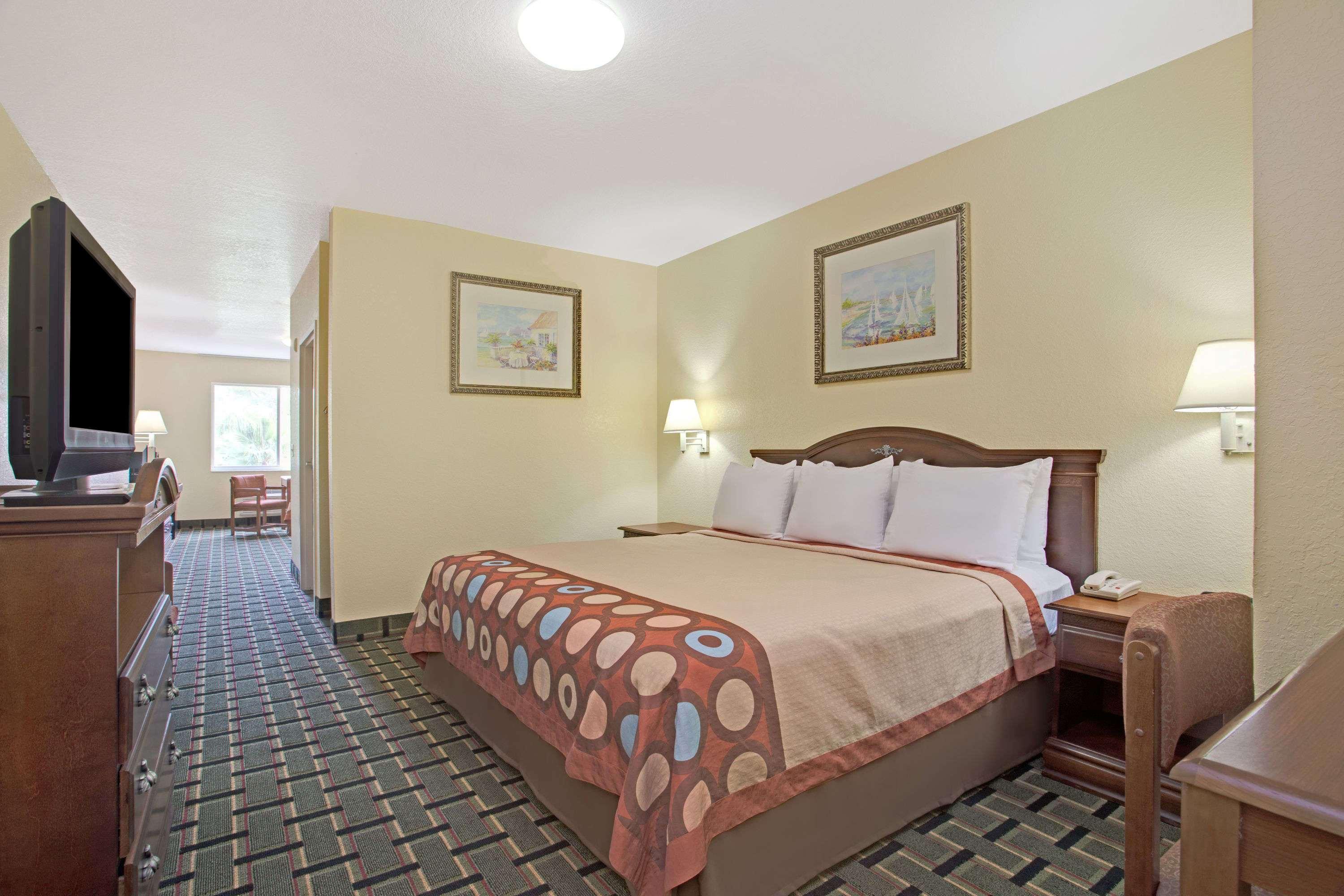 Super 8 By Wyndham Daytona Beach Exterior foto